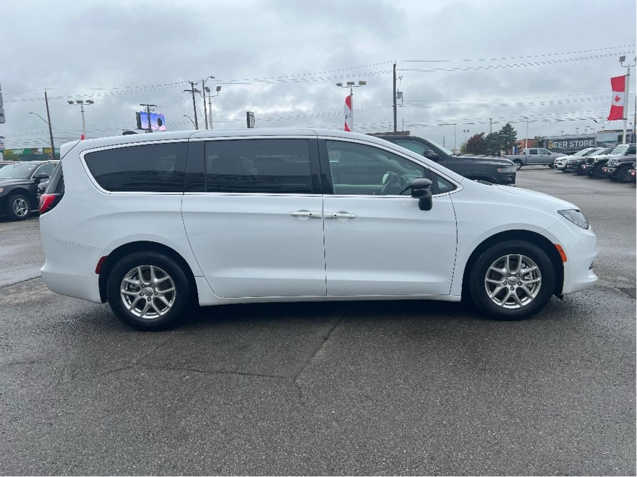 2024 Chrysler Grand Caravan SXT Demonstrator *NAVI *BLINDSPOT *LOW KMS Photo