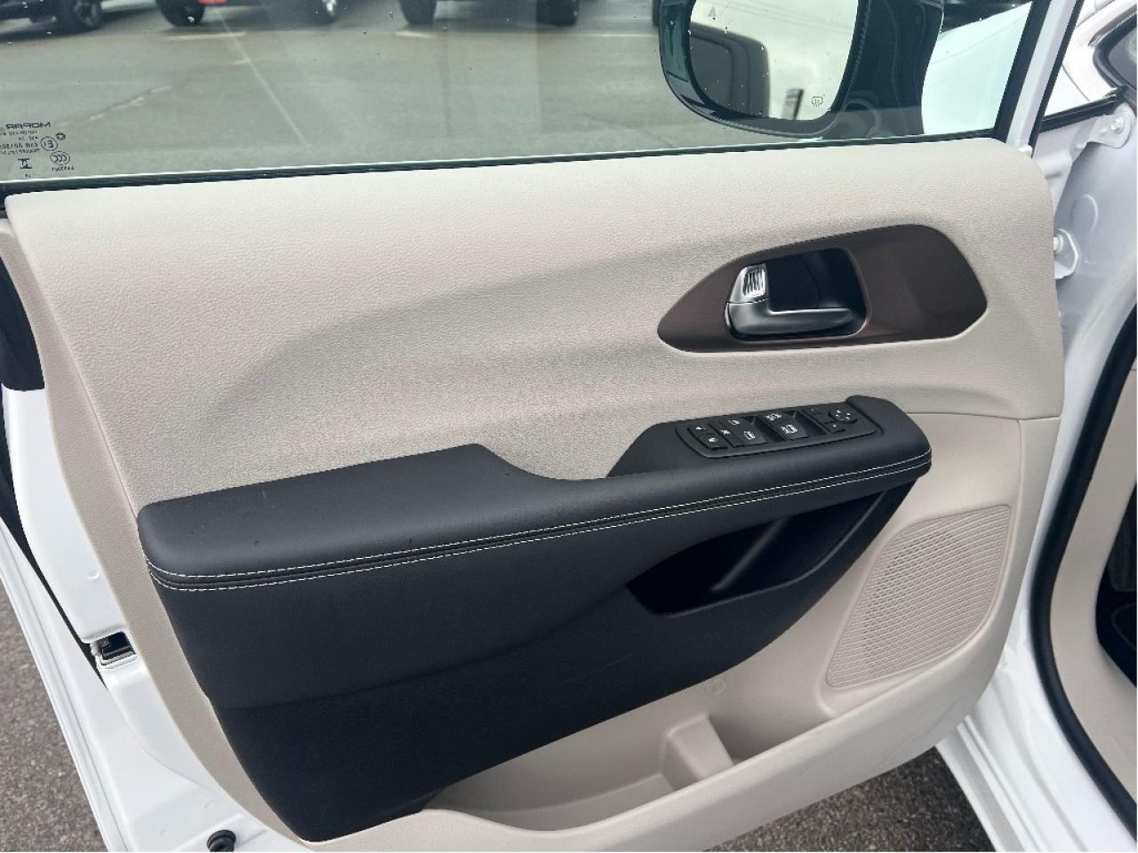 2024 Chrysler Grand Caravan SXT Demonstrator *NAVI *BLINDSPOT *LOW KMS Photo