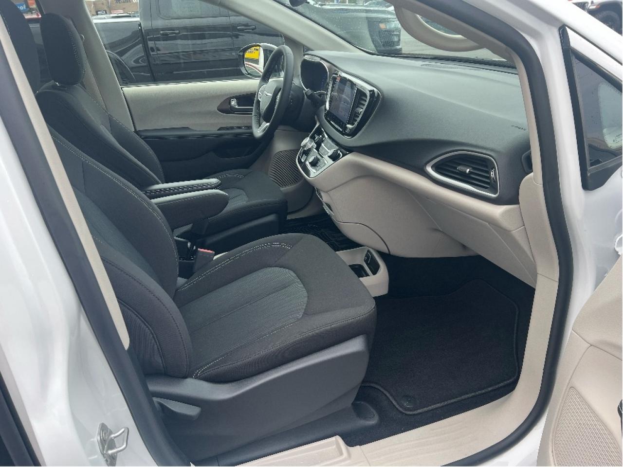 2024 Chrysler Grand Caravan SXT Demonstrator *NAVI *BLINDSPOT *LOW KMS Photo