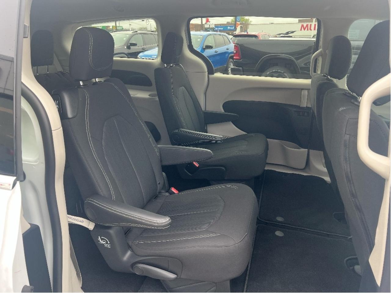 2024 Chrysler Grand Caravan SXT V6 *NAVI *PWR SEAT *REMOTE START *POWER DOORS Photo