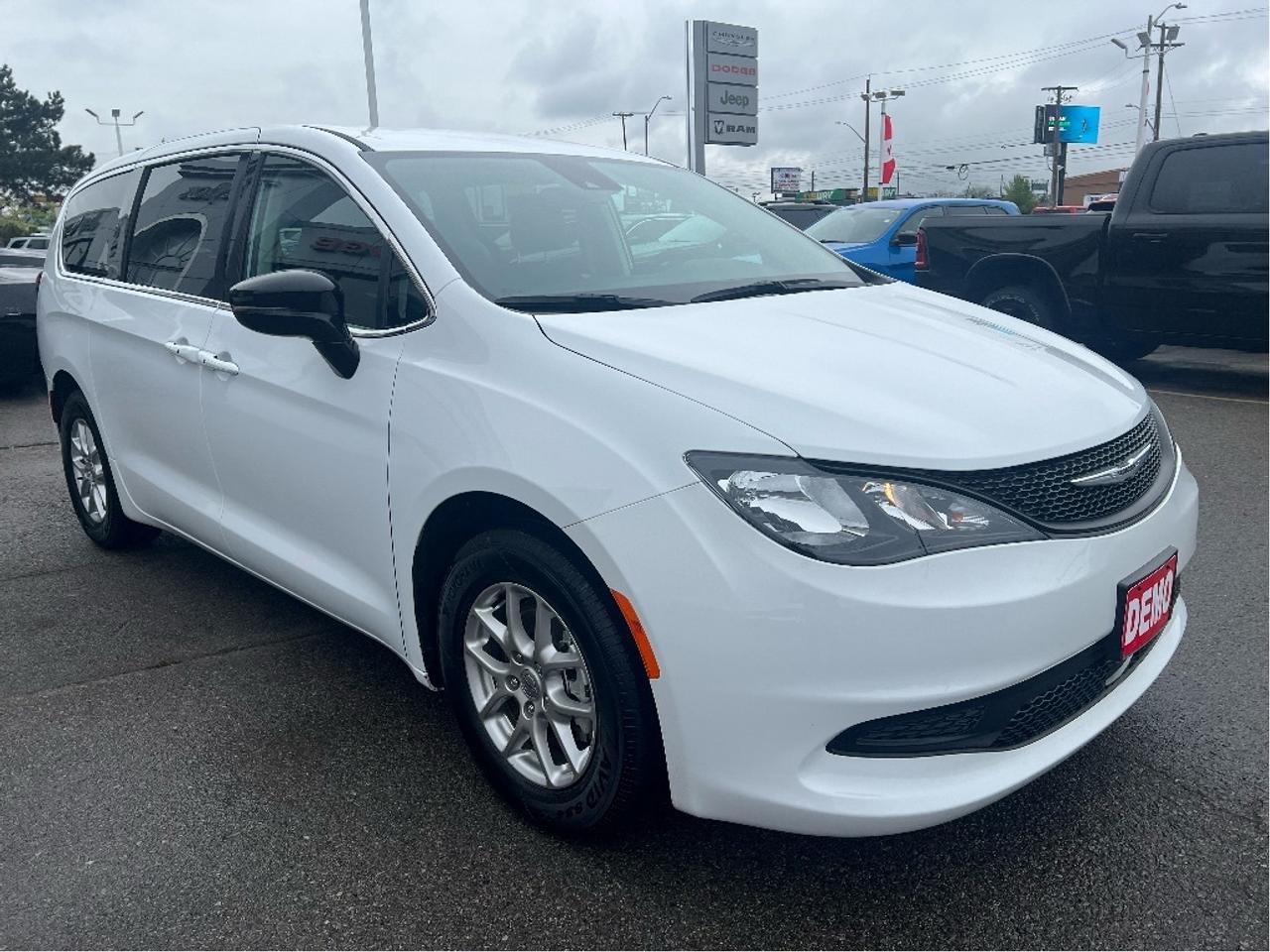 2024 Chrysler Grand Caravan SXT V6 *NAVI *PWR SEAT *REMOTE START *POWER DOORS Photo