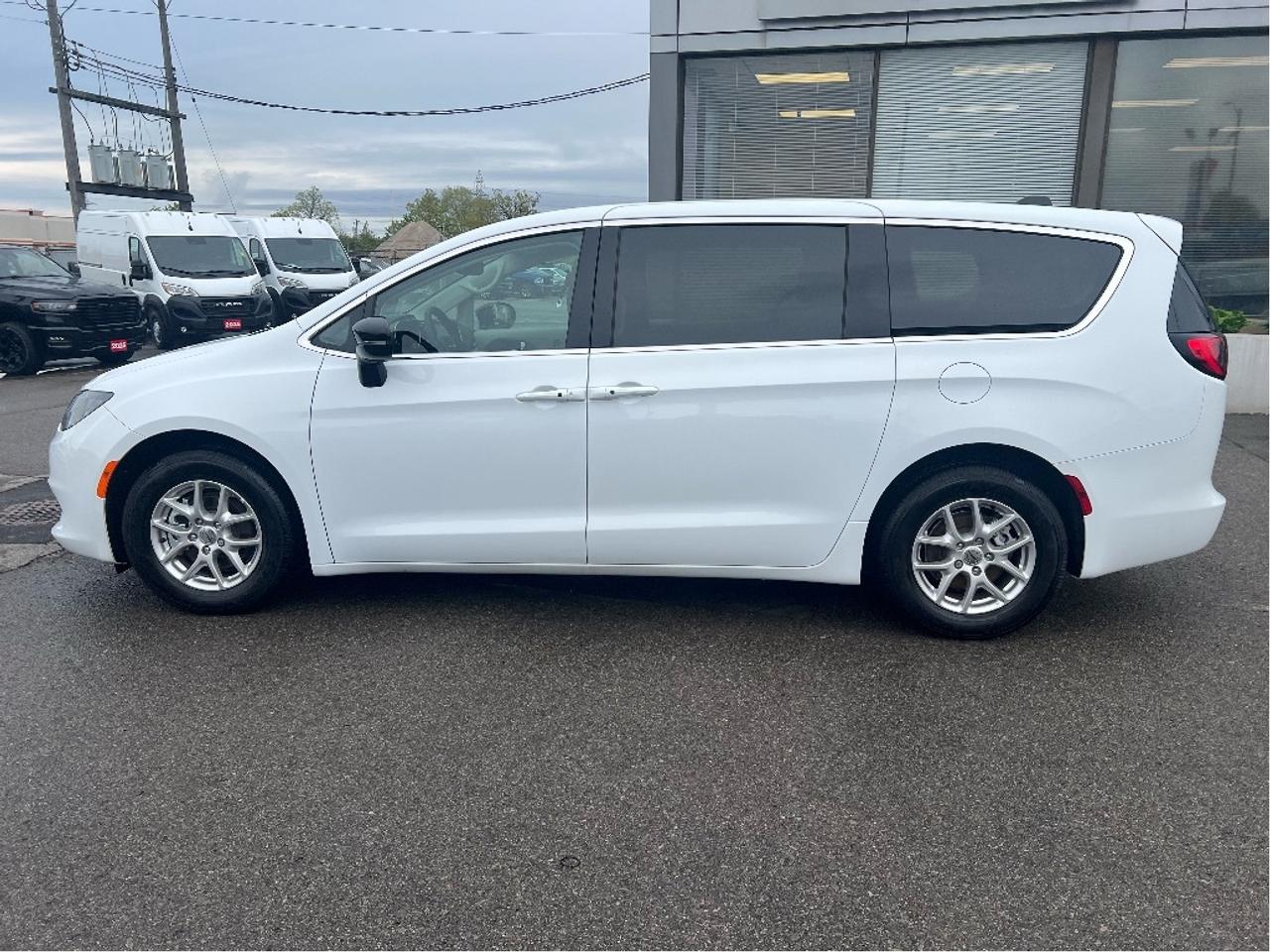 2024 Chrysler Grand Caravan SXT V6 *NAVI *PWR SEAT *REMOTE START *POWER DOORS Photo