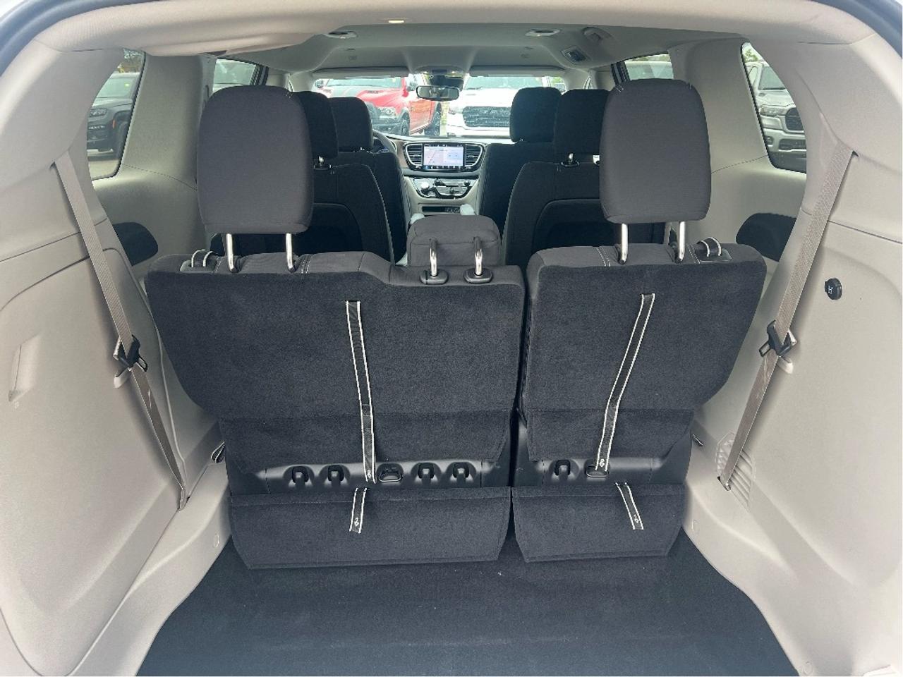 2024 Chrysler Grand Caravan SXT V6 *NAVI *PWR SEAT *REMOTE START *POWER DOORS Photo