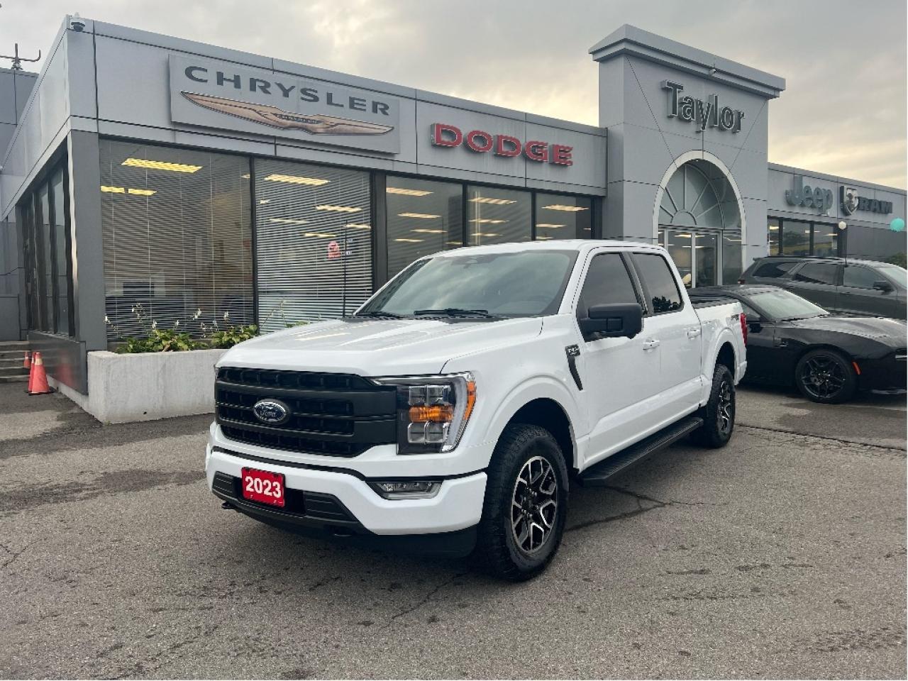 2023 Ford F-150 Lariat Supercrew 4X4 *LOW KMS *CLEAN CARFAX Photo