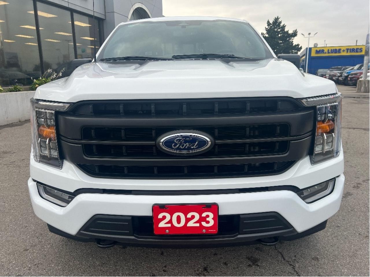 2023 Ford F-150 Lariat Supercrew 4X4 *LOW KMS *CLEAN CARFAX Photo