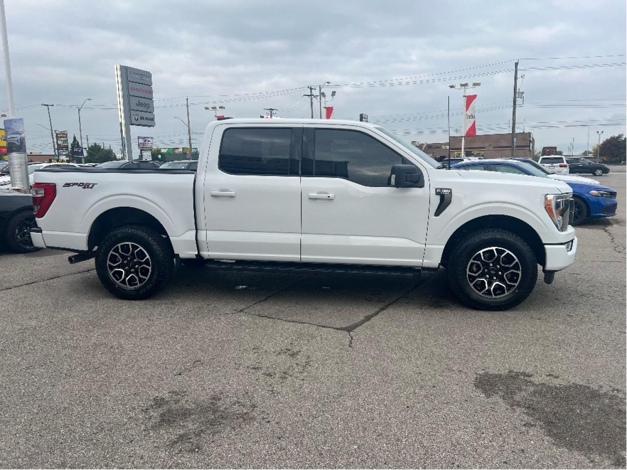 2023 Ford F-150 Lariat Supercrew 4X4 *LOW KMS *CLEAN CARFAX Photo4