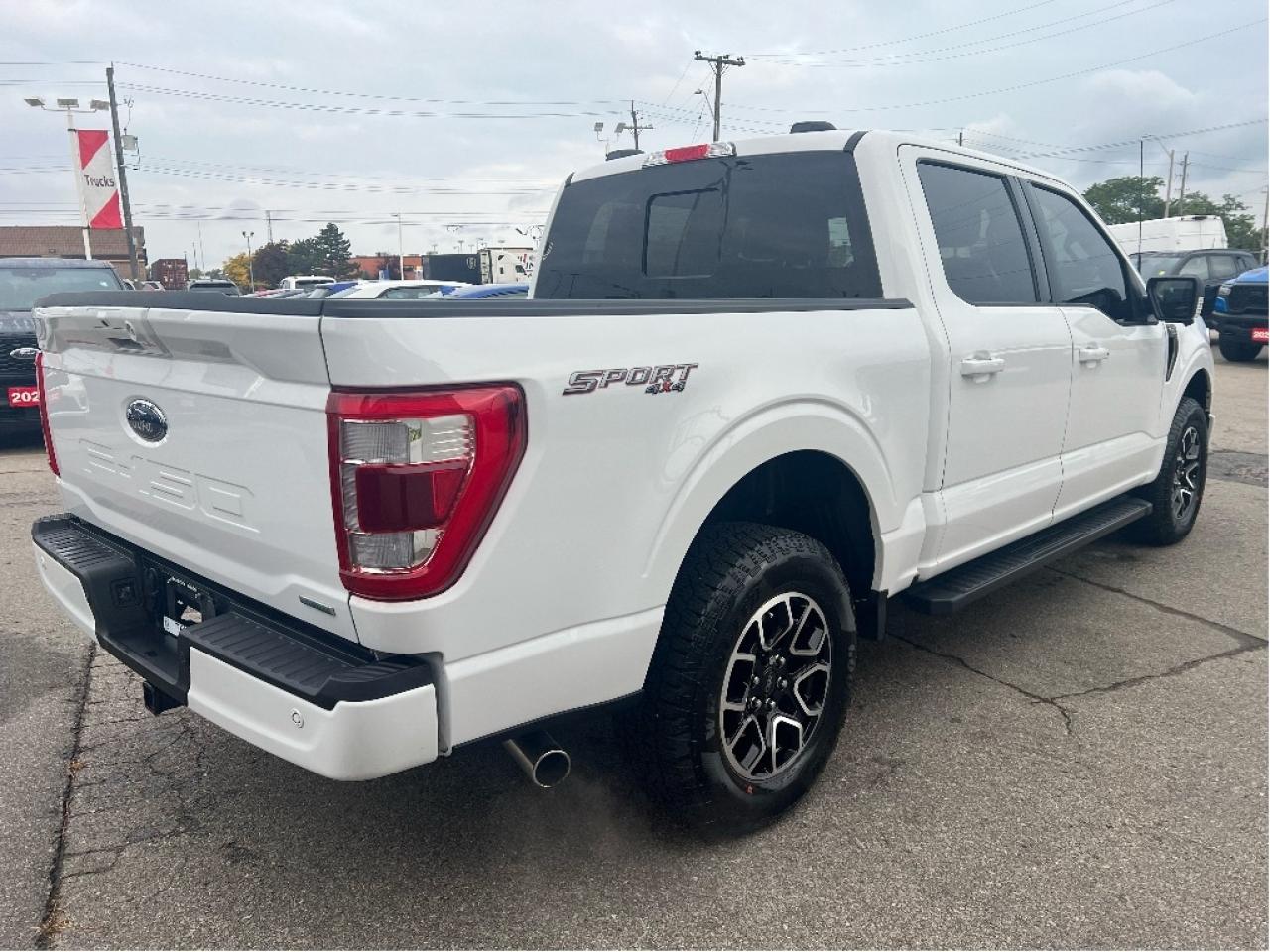 2023 Ford F-150 Lariat Supercrew 4X4 *LOW KMS *CLEAN CARFAX Photo