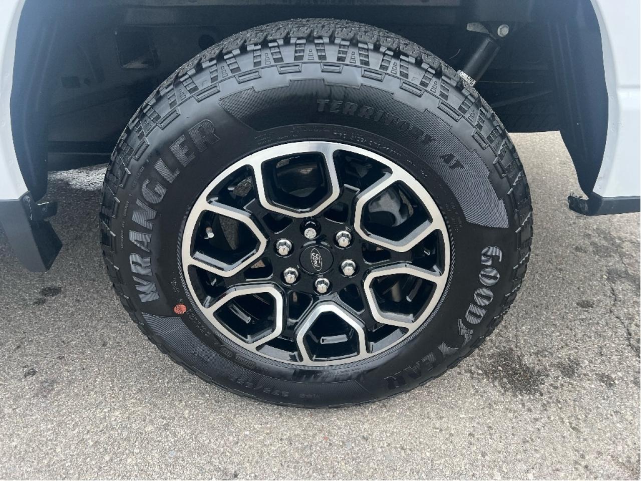 2023 Ford F-150 Lariat Supercrew 4X4 *LOW KMS *CLEAN CARFAX Photo