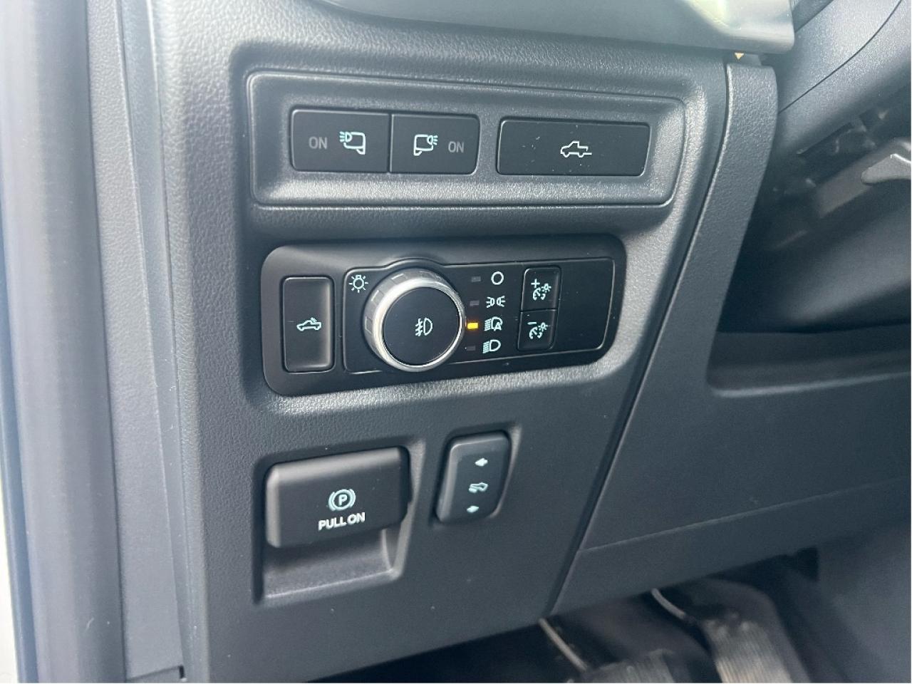 2023 Ford F-150 Lariat Supercrew 4X4 *LOW KMS *CLEAN CARFAX Photo