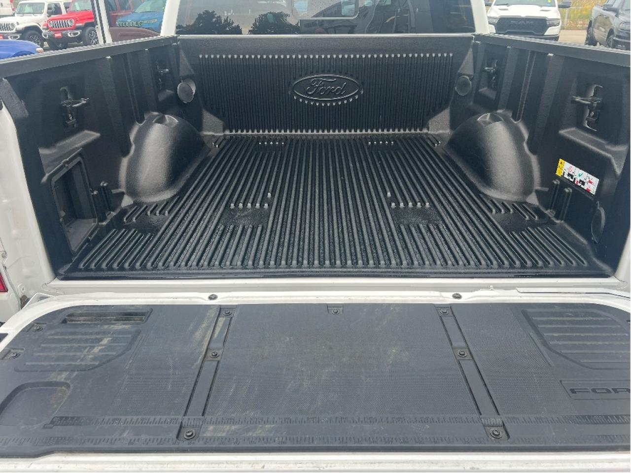 2023 Ford F-150 Lariat Supercrew 4X4 *LOW KMS *CLEAN CARFAX Photo