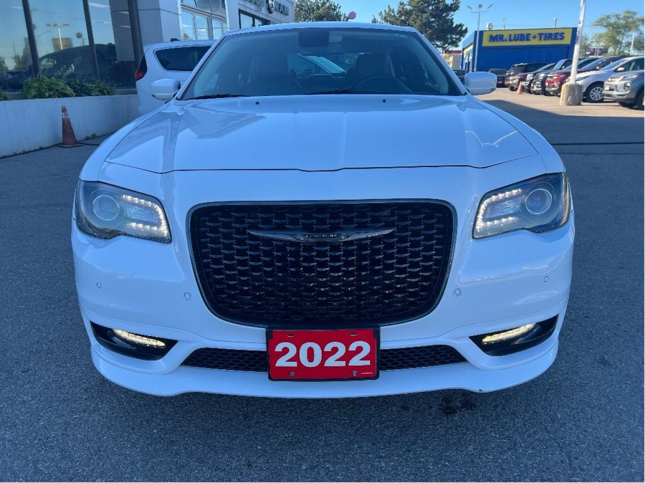 2022 Chrysler 300 300 Touring L *NAVI *LTHR *PARKSENSE *PWR SEATS Photo