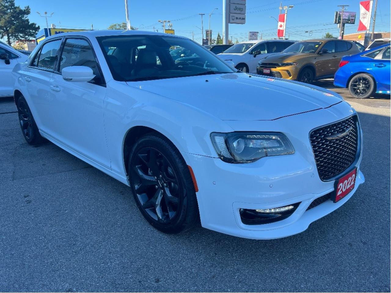 2022 Chrysler 300 300 Touring L *NAVI *LTHR *PARKSENSE *PWR SEATS Photo