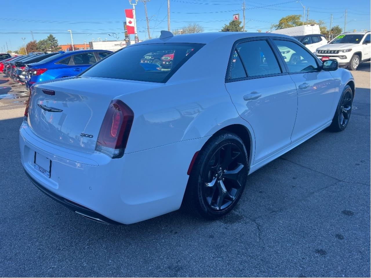 2022 Chrysler 300 300 Touring L *NAVI *LTHR *PARKSENSE *PWR SEATS Photo