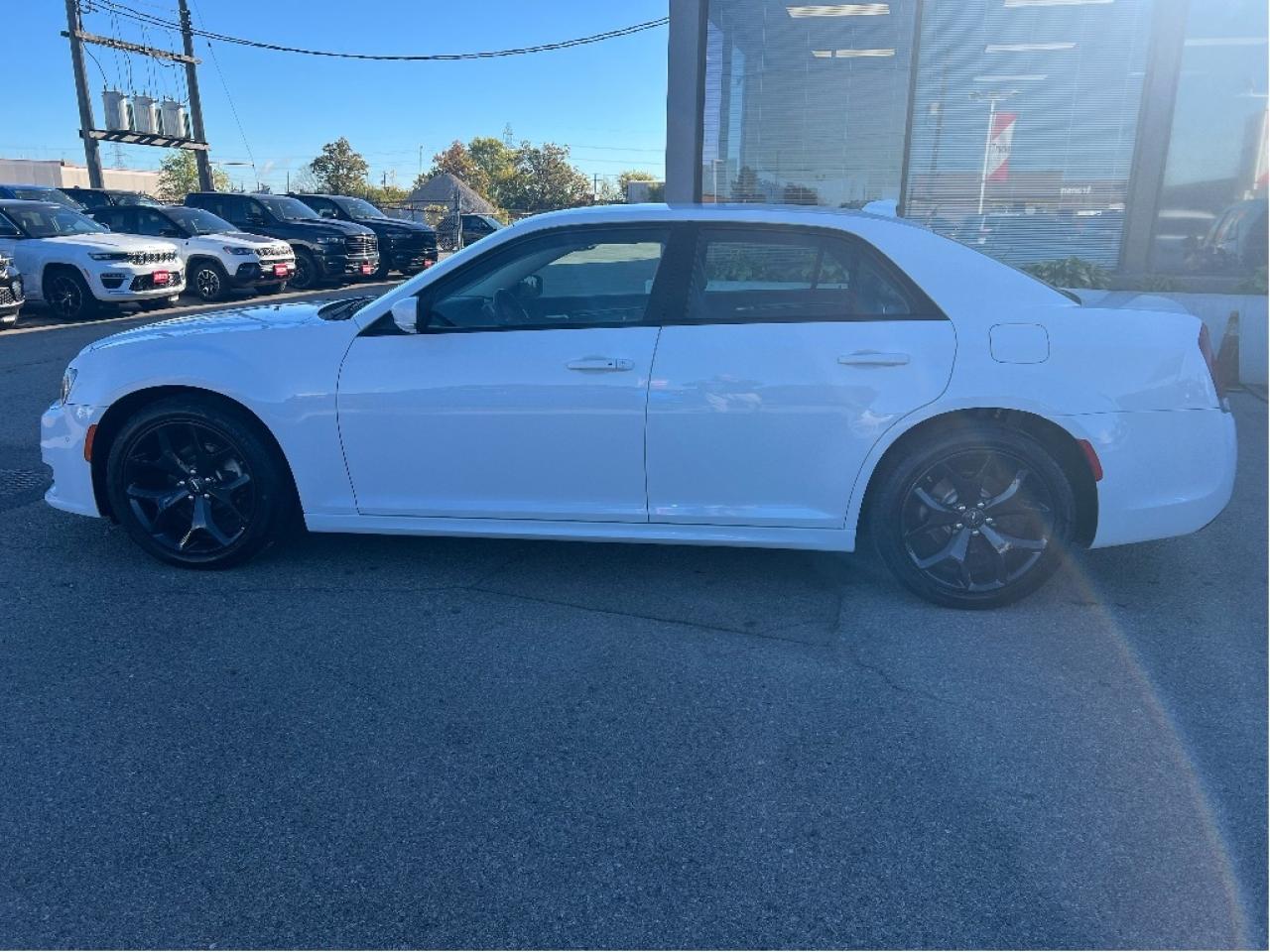 2022 Chrysler 300 300 Touring L *NAVI *LTHR *PARKSENSE *PWR SEATS Photo