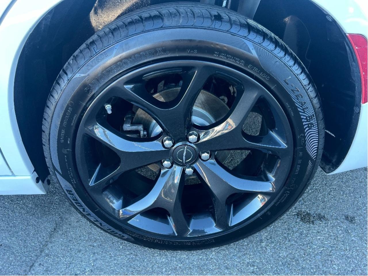 2022 Chrysler 300 300 Touring L *NAVI *LTHR *PARKSENSE *PWR SEATS Photo