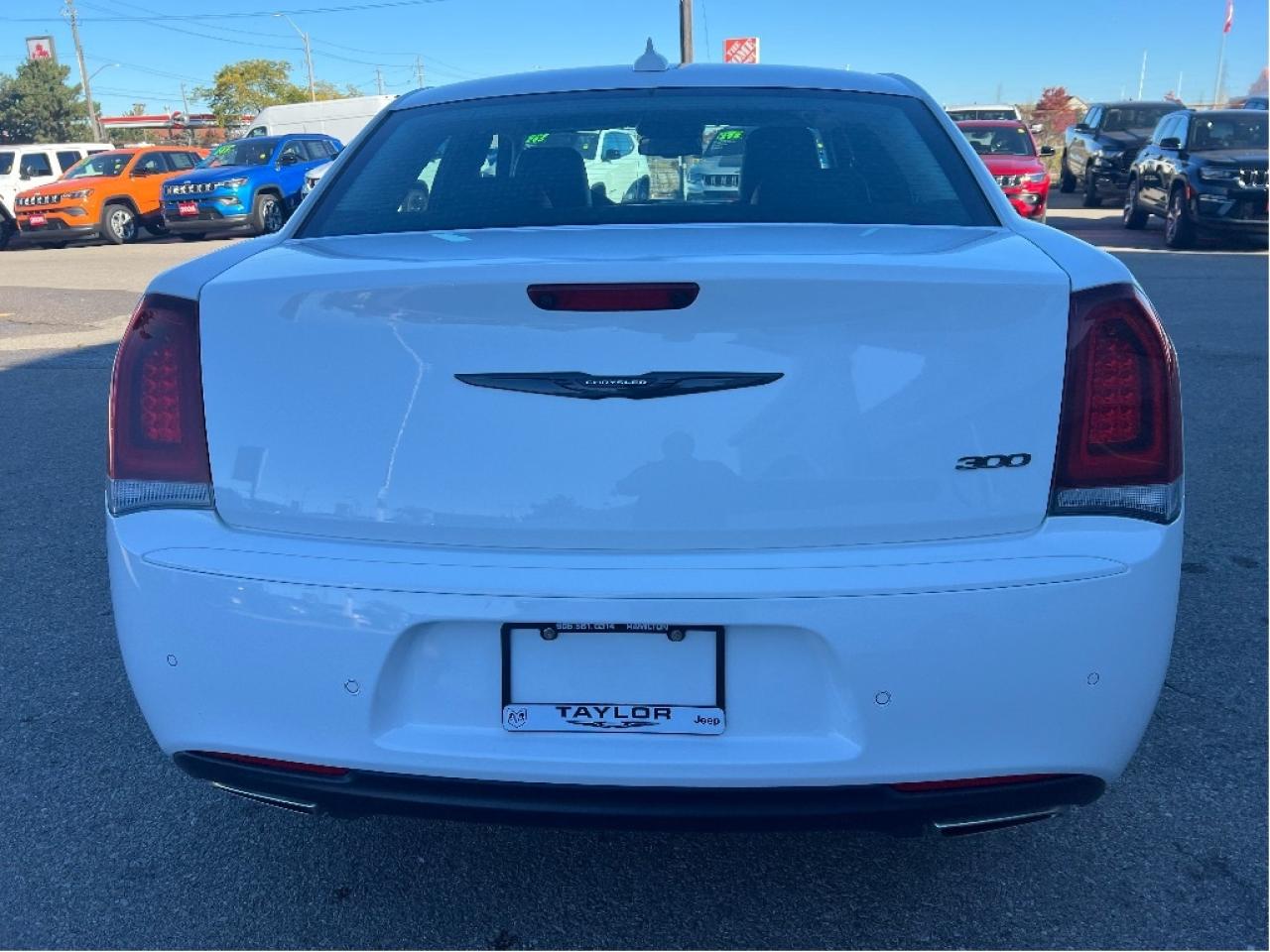 2022 Chrysler 300 300 Touring L *NAVI *LTHR *PARKSENSE *PWR SEATS Photo