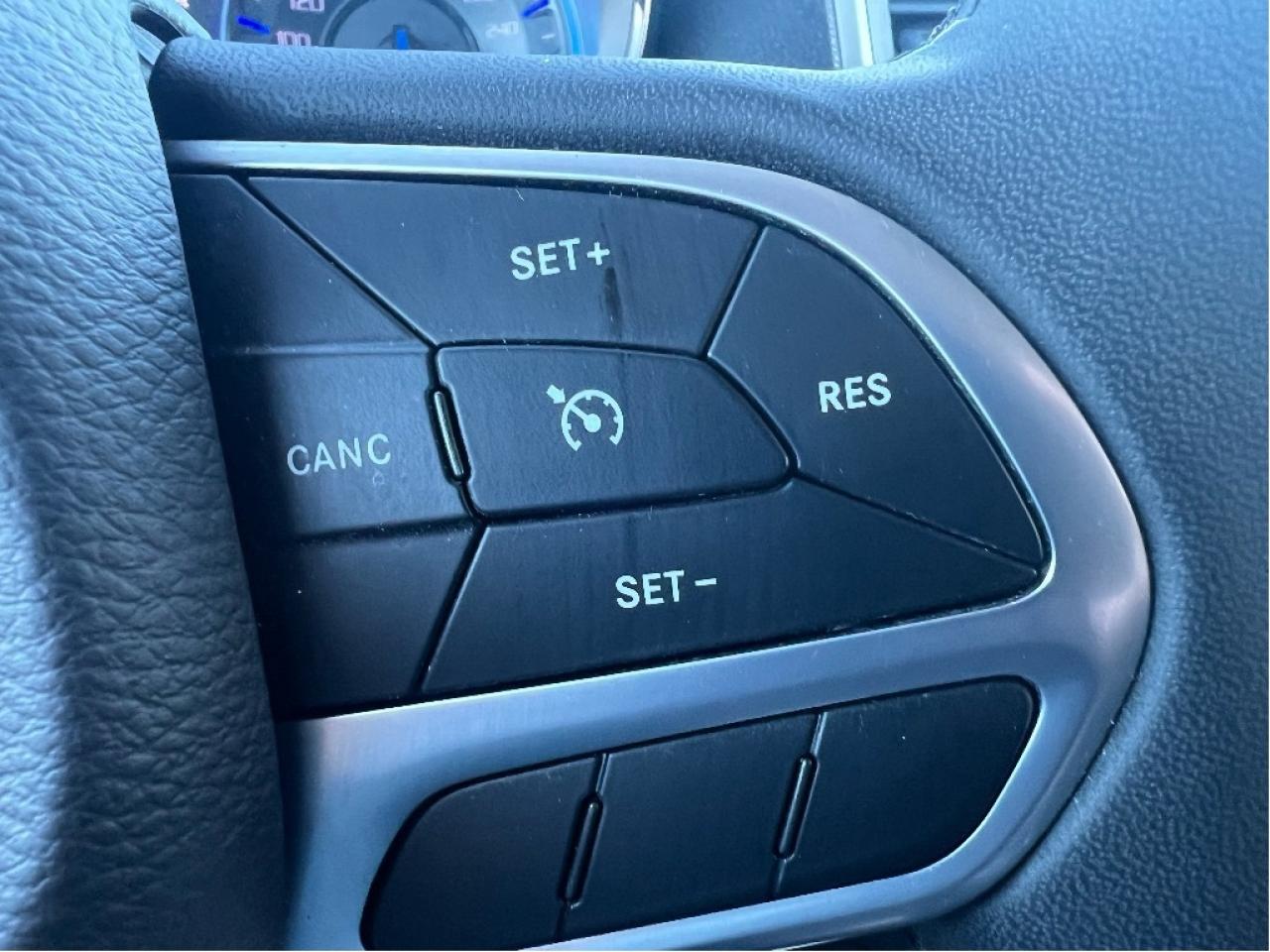 2022 Chrysler 300 300 Touring L *NAVI *LTHR *PARKSENSE *PWR SEATS Photo