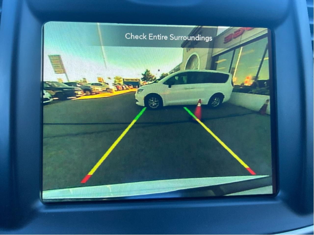 2022 Chrysler 300 300 Touring L *NAVI *LTHR *PARKSENSE *PWR SEATS Photo