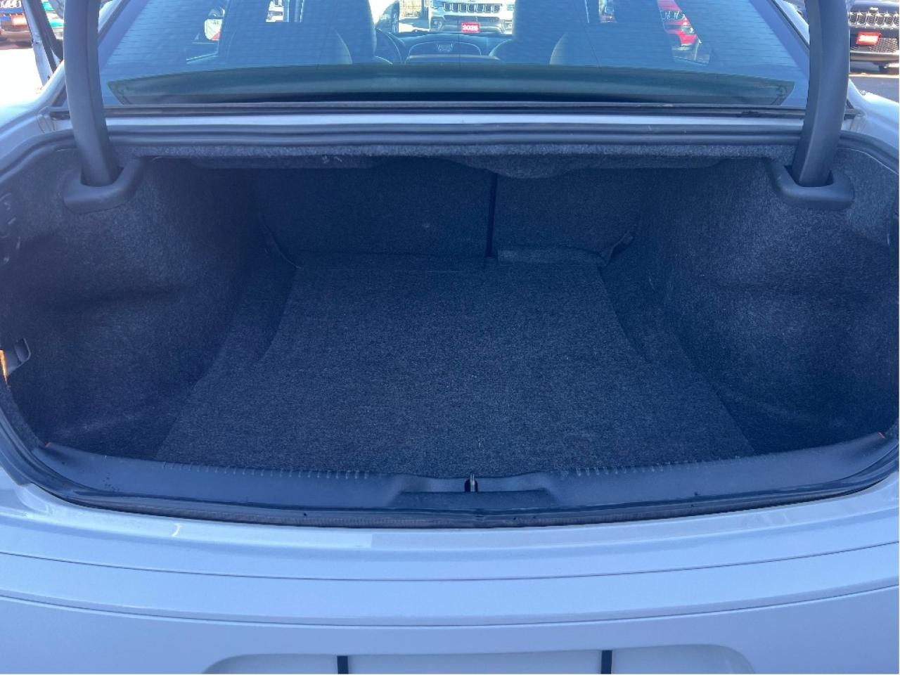 2022 Chrysler 300 300 Touring L *NAVI *LTHR *PARKSENSE *PWR SEATS Photo