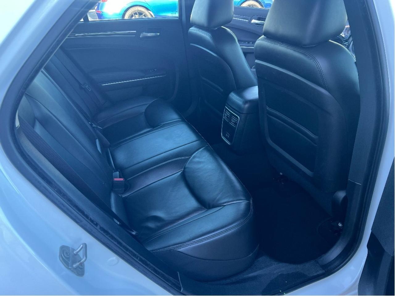 2022 Chrysler 300 300 Touring L *NAVI *LTHR *PARKSENSE *PWR SEATS Photo