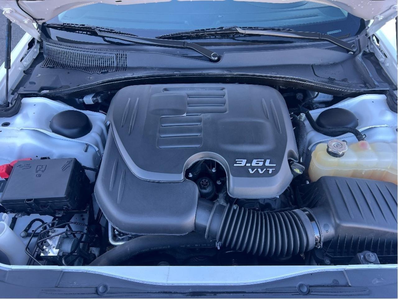 2022 Chrysler 300 300 Touring L *NAVI *LTHR *PARKSENSE *PWR SEATS Photo