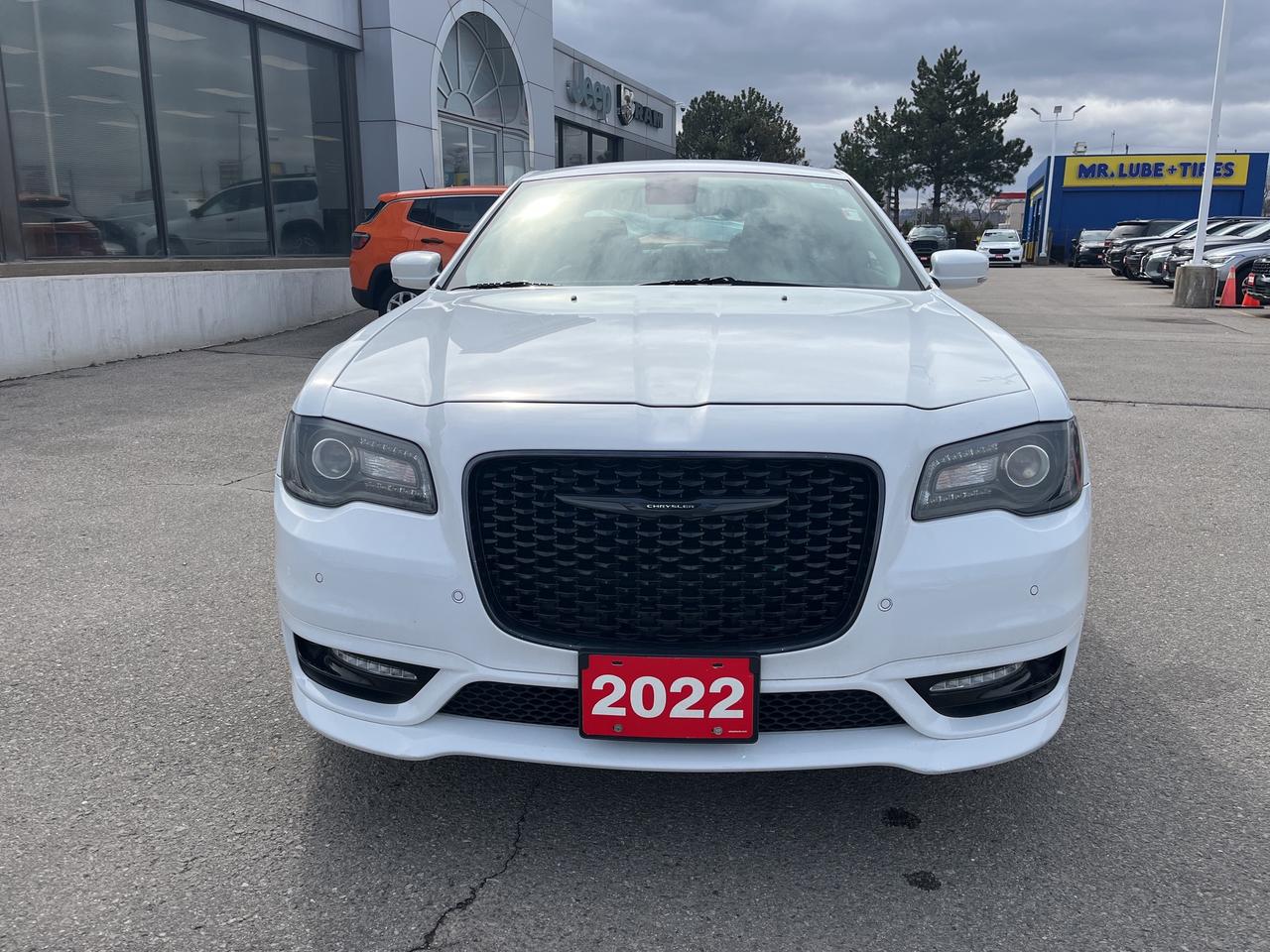 2022 Chrysler 300 Touring L *NAVI *LTHR *PARKSENSE *PWR SEATS Photo