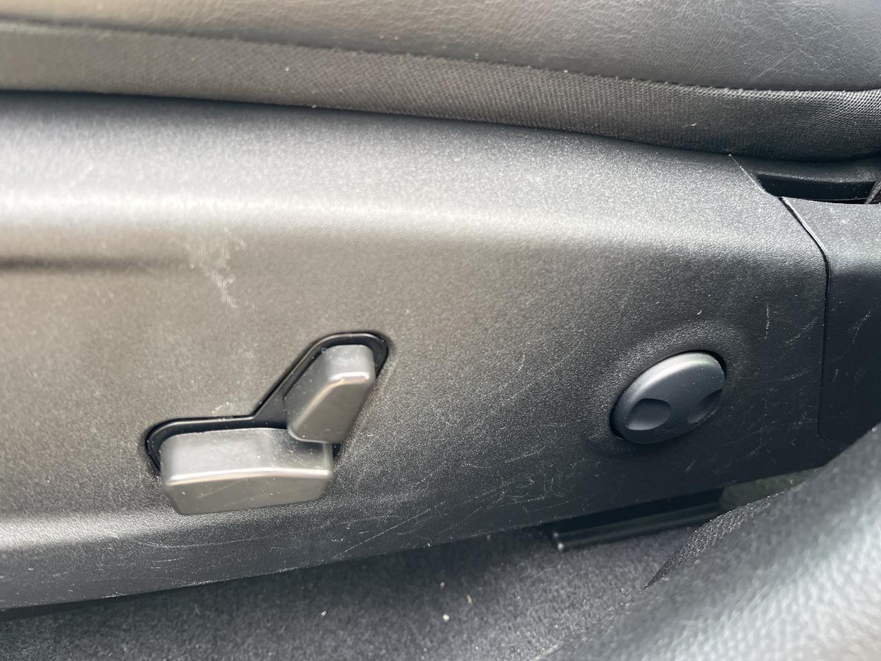 2022 Chrysler 300 Touring L *NAVI *LTHR *PARKSENSE *PWR SEATS Photo