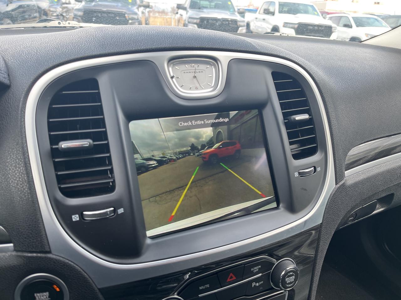 2022 Chrysler 300 Touring L *NAVI *LTHR *PARKSENSE *PWR SEATS Photo