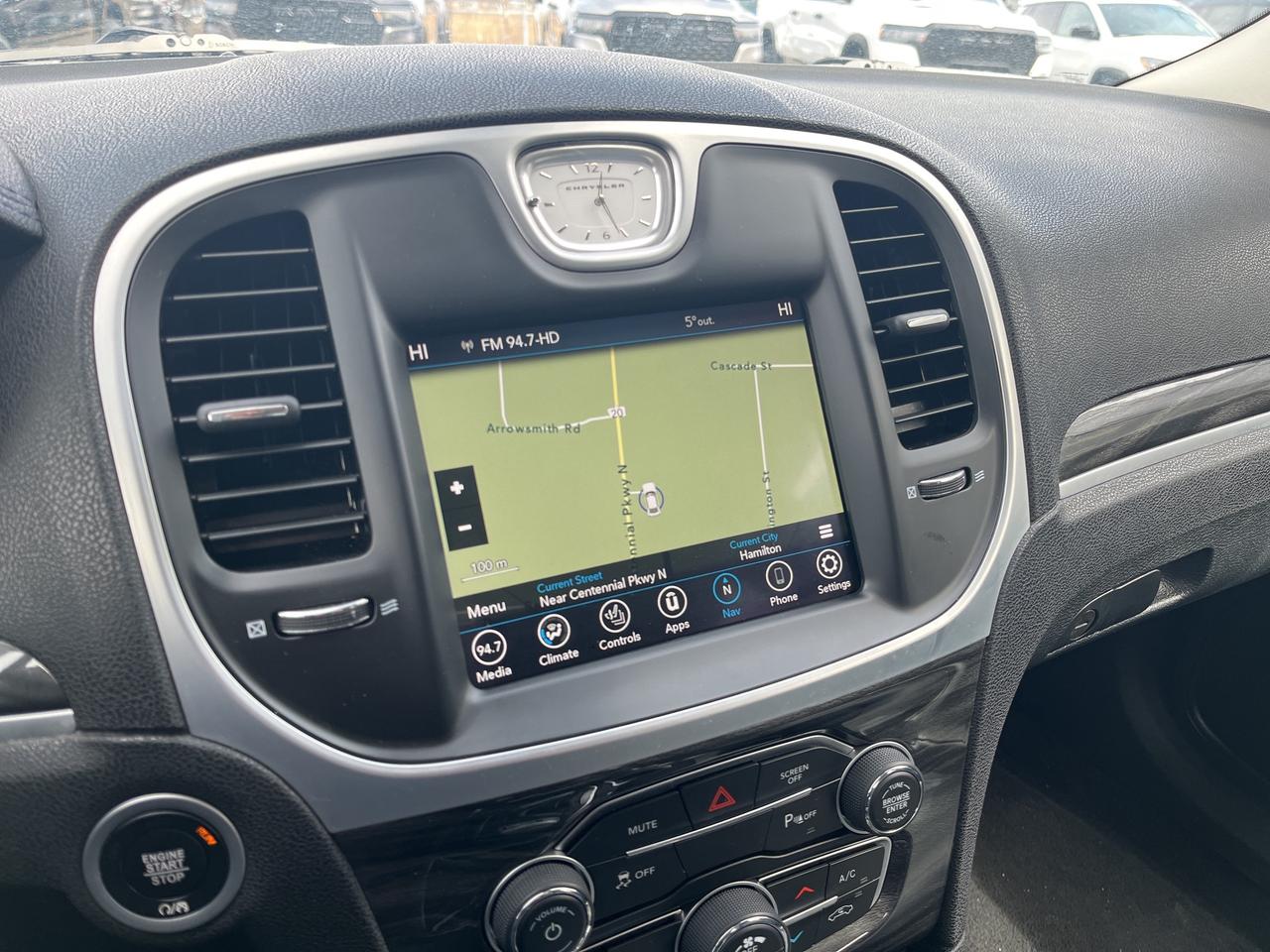 2022 Chrysler 300 Touring L *NAVI *LTHR *PARKSENSE *PWR SEATS Photo