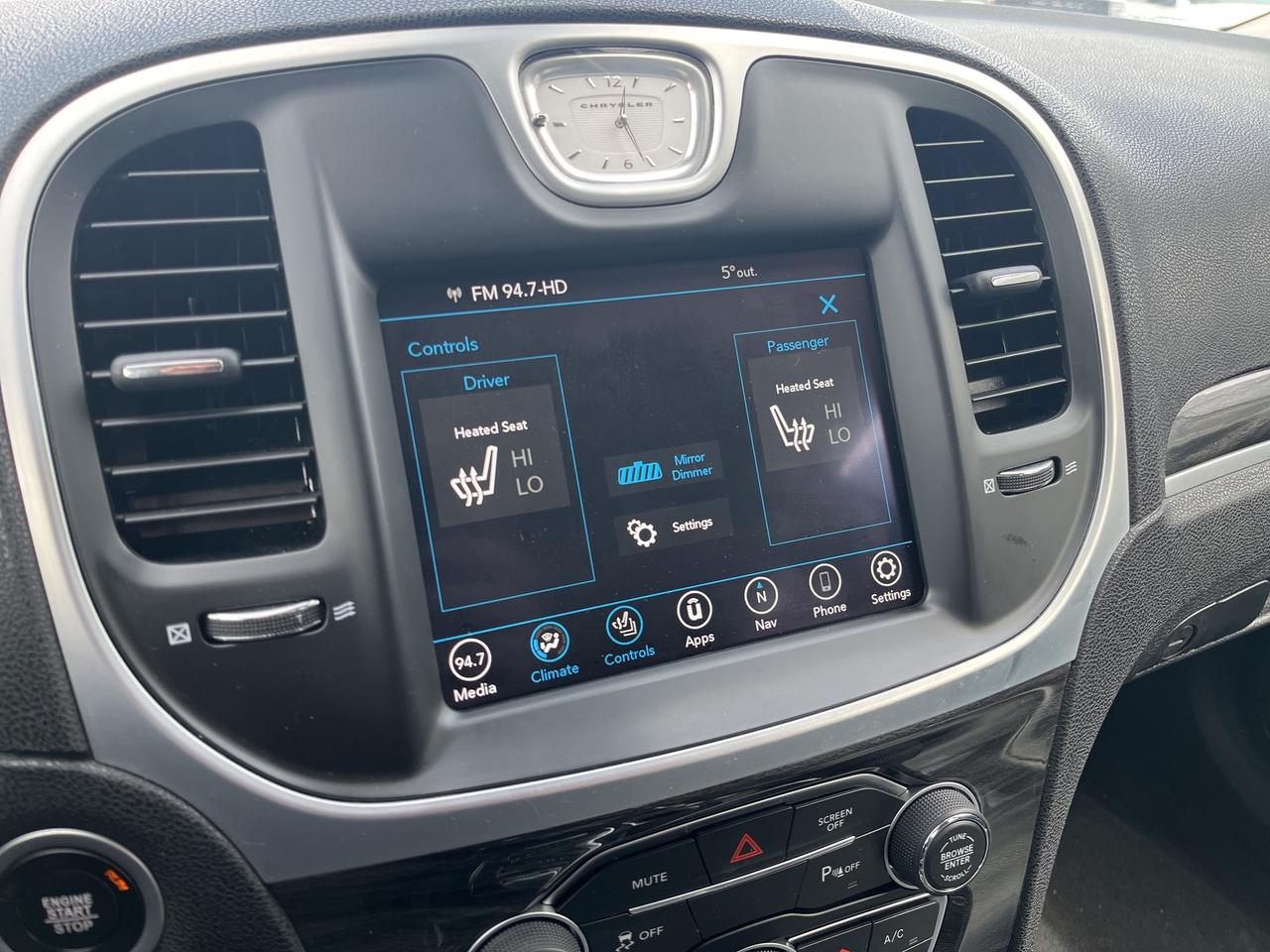 2022 Chrysler 300 Touring L *NAVI *LTHR *PARKSENSE *PWR SEATS Photo