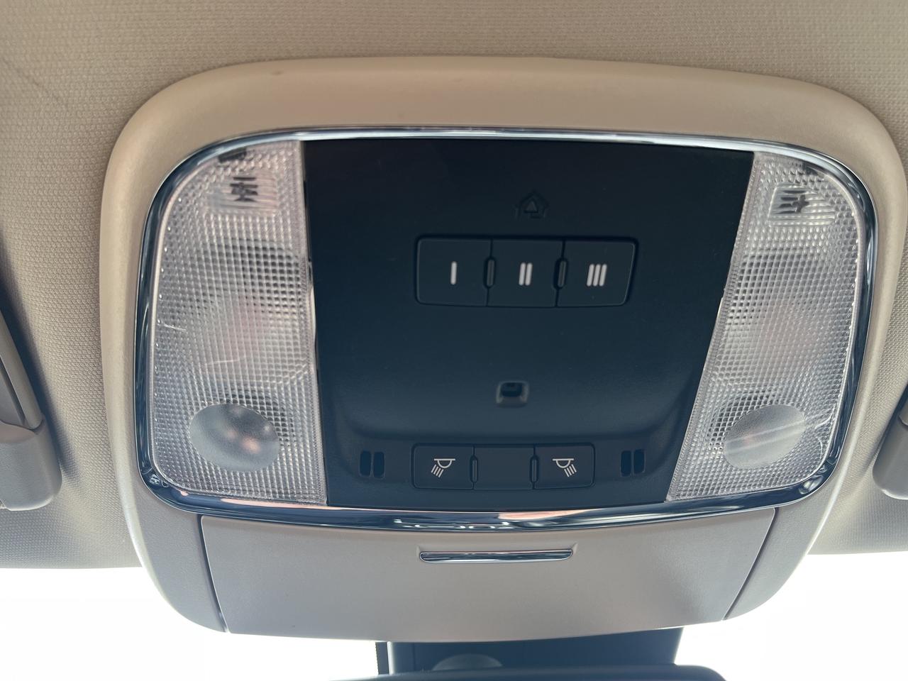 2022 Chrysler 300 Touring L *NAVI *LTHR *PARKSENSE *PWR SEATS Photo