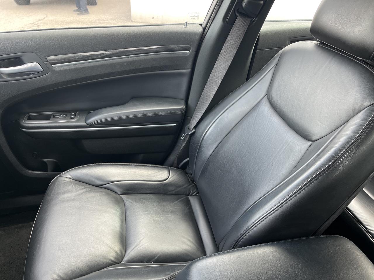 2022 Chrysler 300 Touring L *NAVI *LTHR *PARKSENSE *PWR SEATS Photo