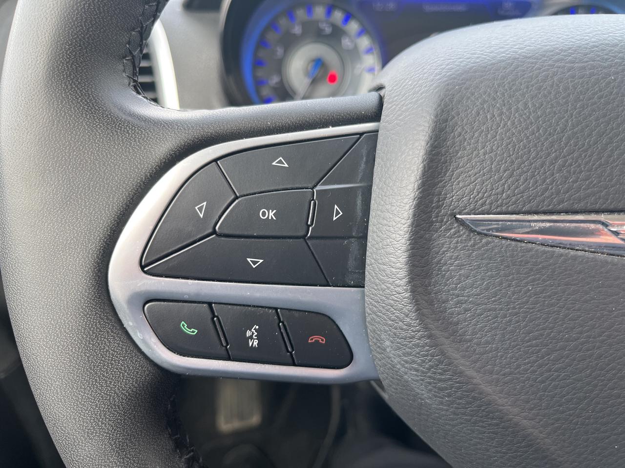 2022 Chrysler 300 Touring L *NAVI *LTHR *PARKSENSE *PWR SEATS Photo