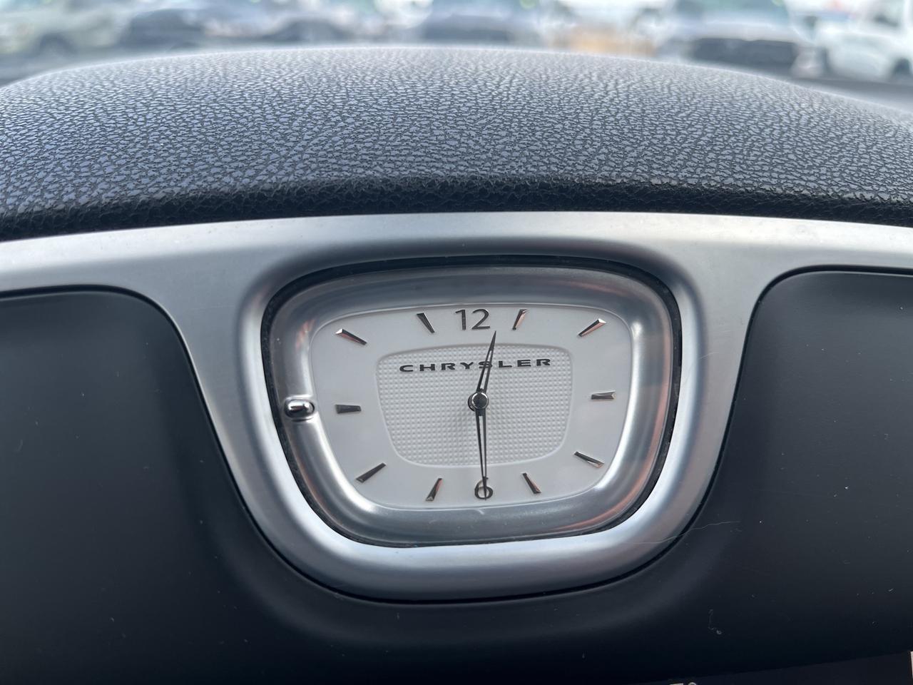 2022 Chrysler 300 Touring L *NAVI *LTHR *PARKSENSE *PWR SEATS Photo