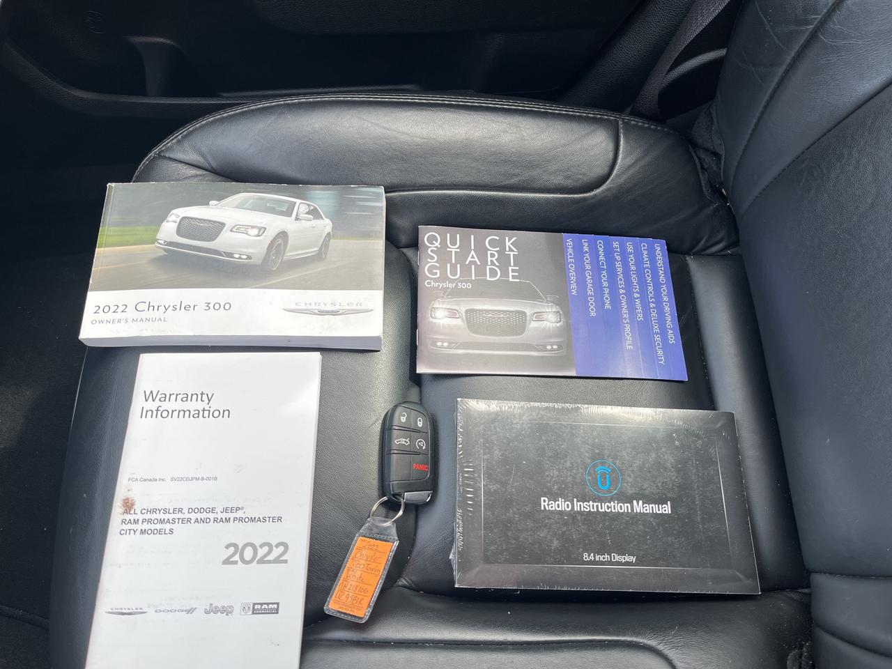 2022 Chrysler 300 Touring L *NAVI *LTHR *PARKSENSE *PWR SEATS Photo