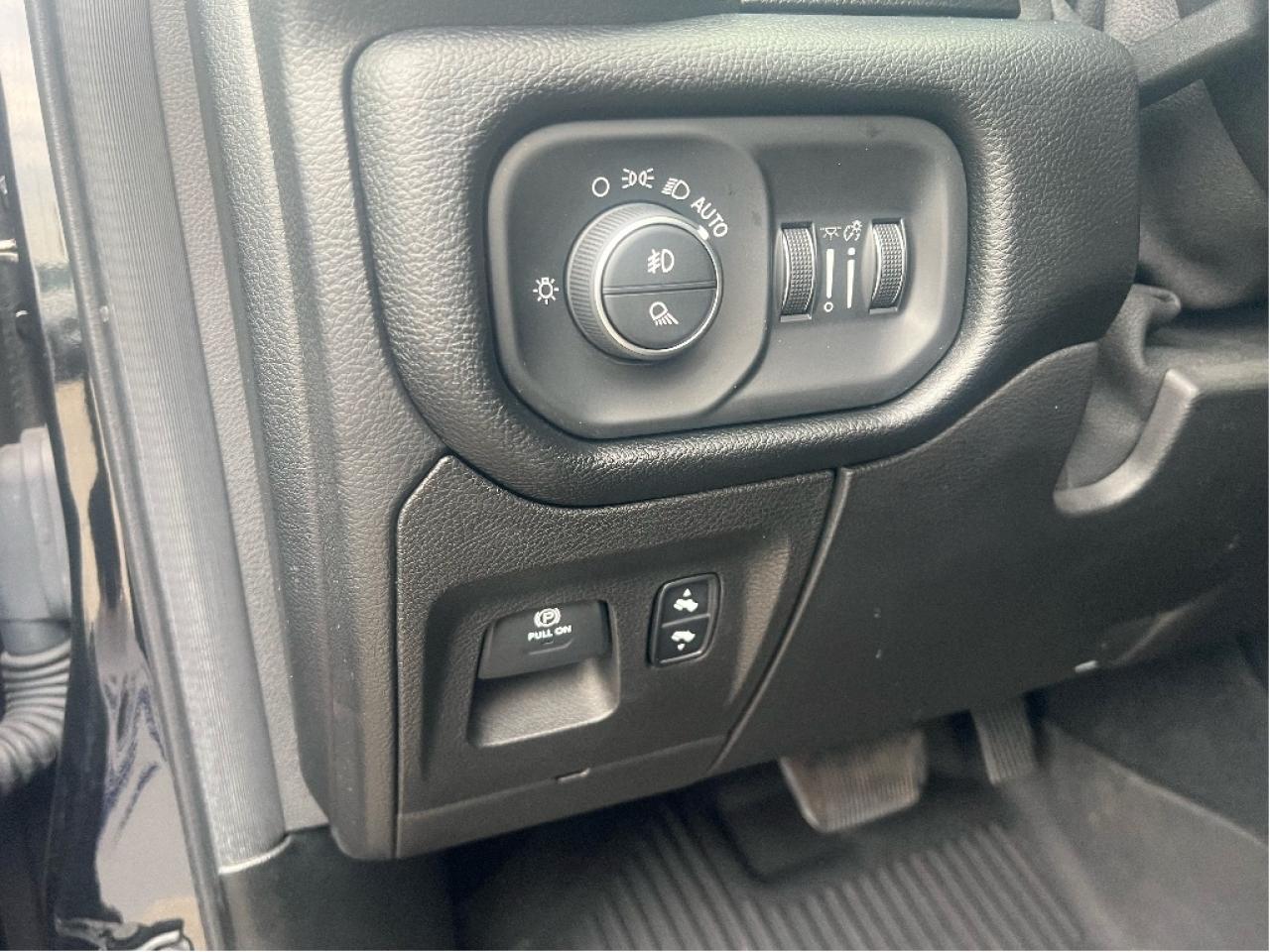 2019 RAM 1500 Sport Crew 4x4 V8 *CLEAN CARFAX *1 OWNER *LOW KMS Photo