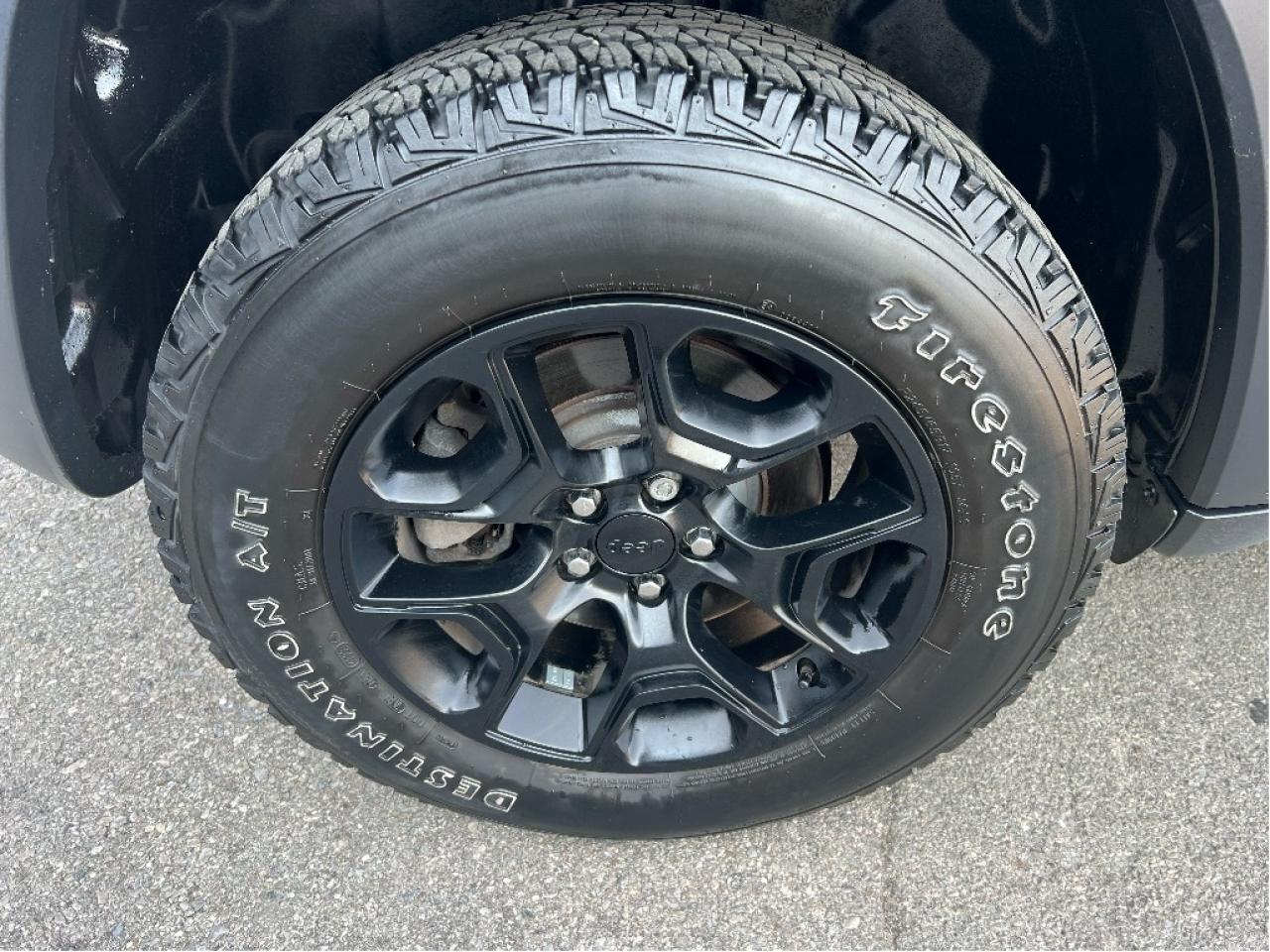 2023 Jeep Cherokee Trailhawk 4x4 *NAVI *SUNROOF *CLEAN CARFAX Photo