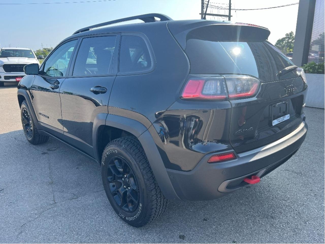 2023 Jeep Cherokee Trailhawk 4x4 *NAVI *SUNROOF *CLEAN CARFAX Photo
