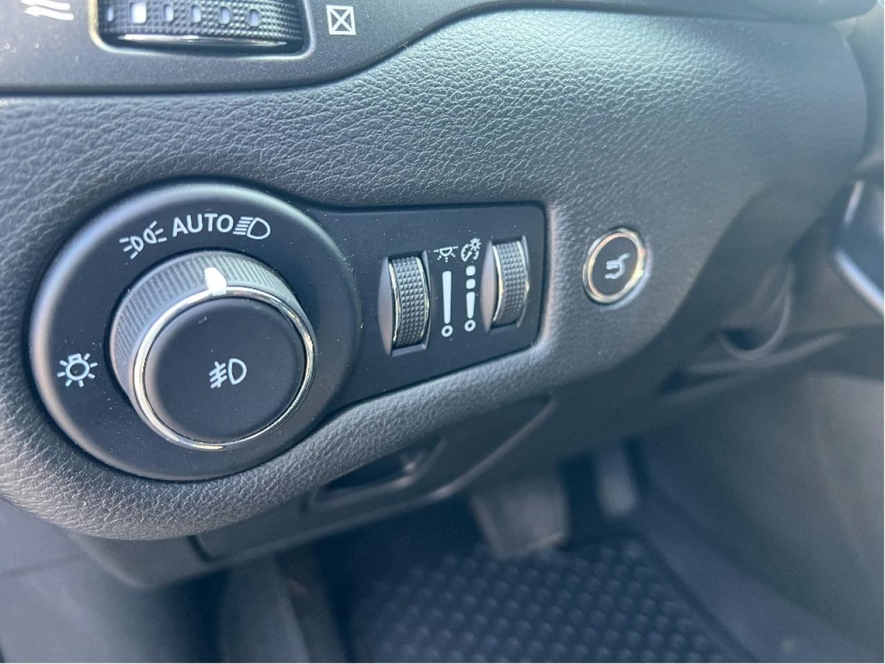 2023 Jeep Cherokee Trailhawk 4x4 *NAVI *SUNROOF *CLEAN CARFAX Photo