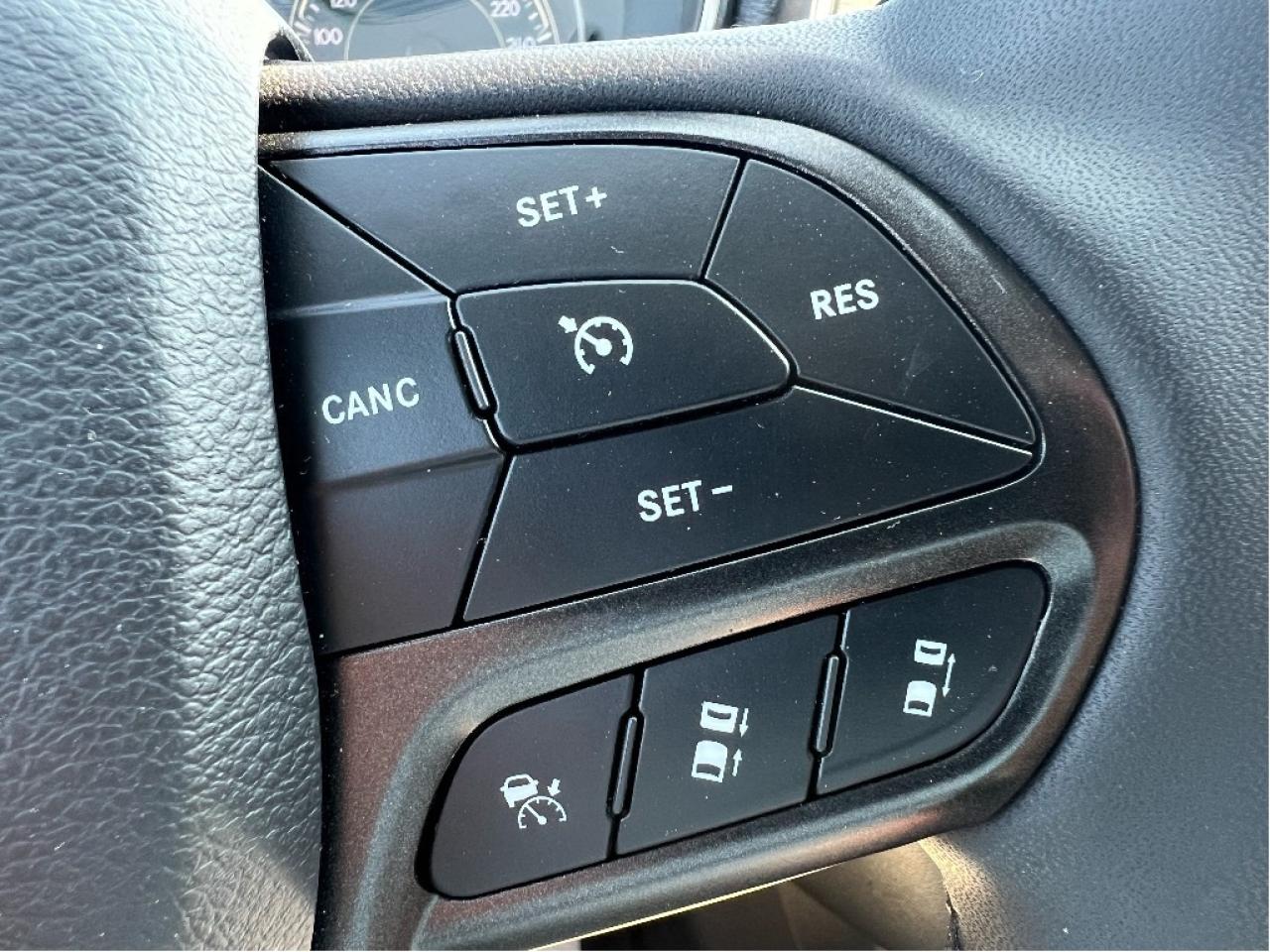 2023 Jeep Cherokee Trailhawk 4x4 *NAVI *SUNROOF *CLEAN CARFAX Photo