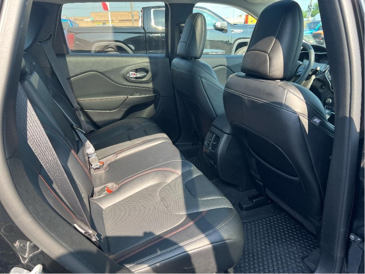 2023 Jeep Cherokee Trailhawk 4x4 *NAVI *SUNROOF *CLEAN CARFAX Photo