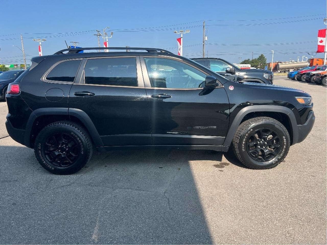 2023 Jeep Cherokee Trailhawk 4x4 *NAVI *SUNROOF *CLEAN CARFAX Photo