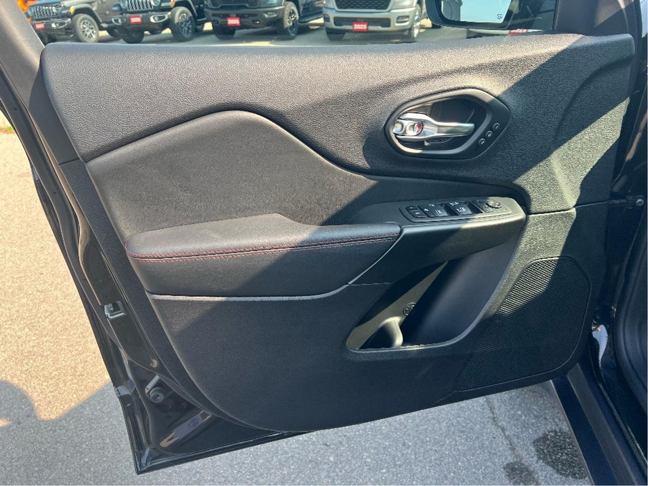 2023 Jeep Cherokee Trailhawk 4x4 *NAVI *SUNROOF *CLEAN CARFAX Photo