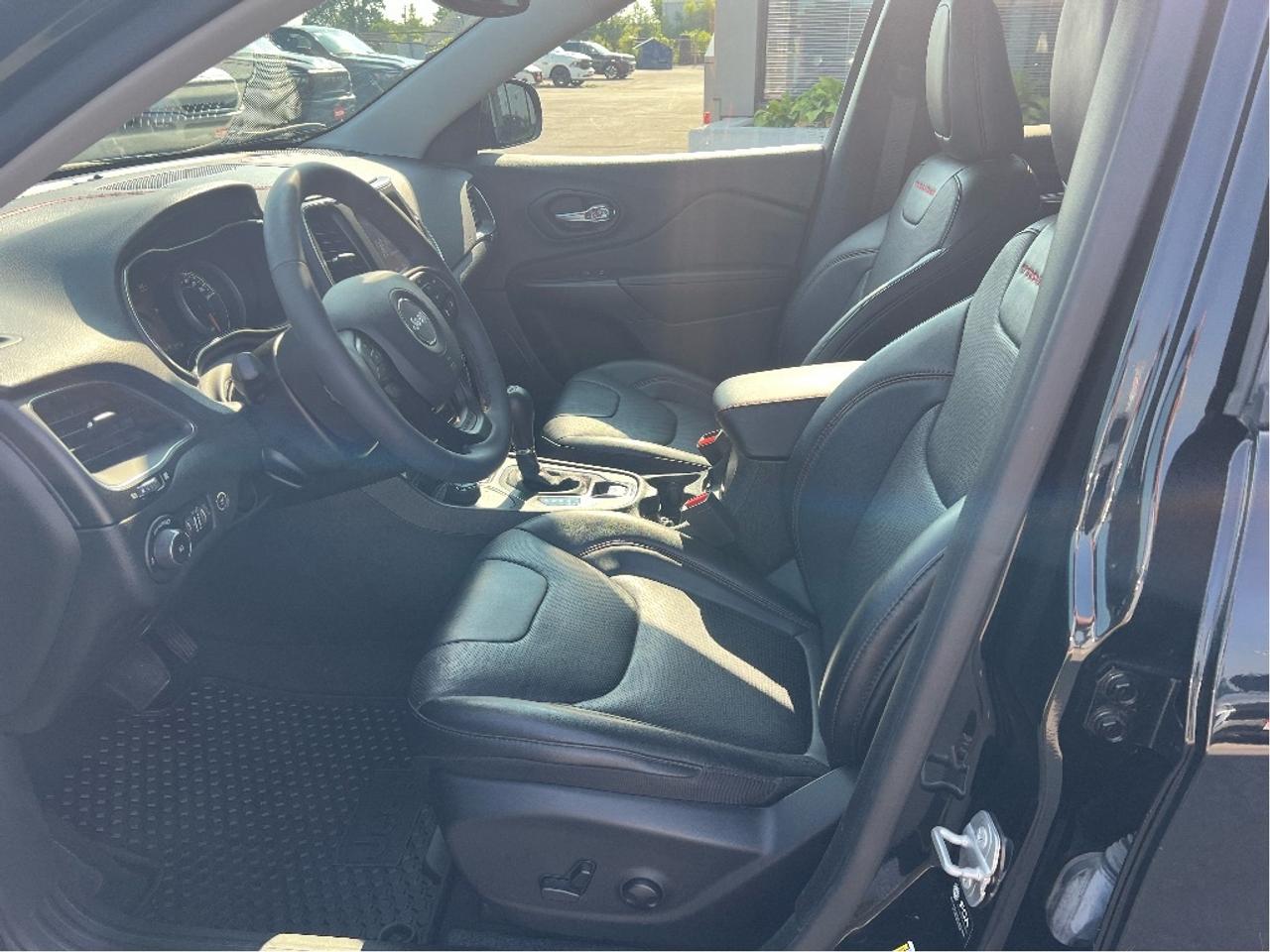 2023 Jeep Cherokee Trailhawk 4x4 *NAVI *SUNROOF *CLEAN CARFAX Photo