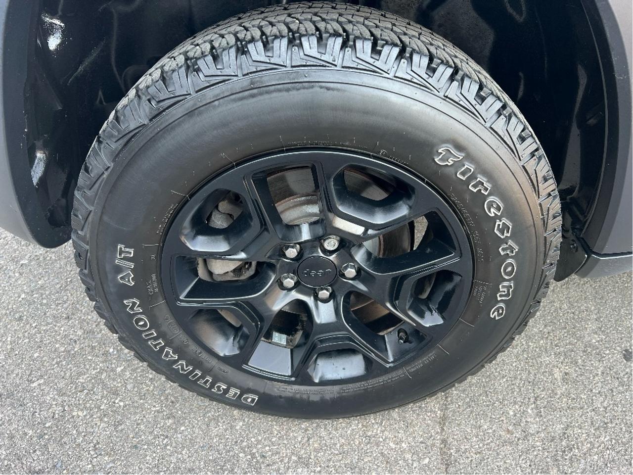 2023 Jeep Cherokee Trailhawk 4x4 *NAVI *SUNROOF *CLEAN CARFAX Photo