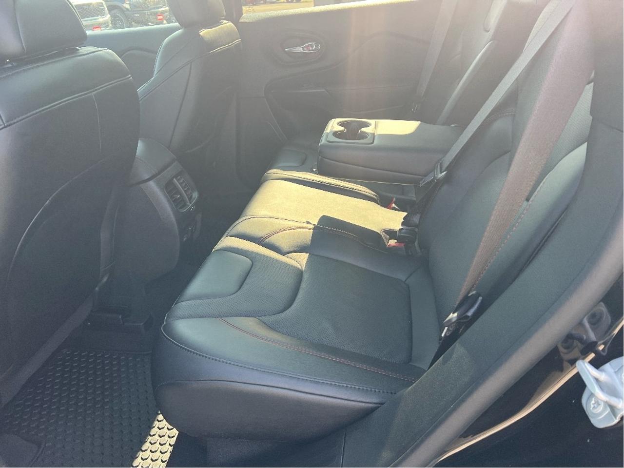 2023 Jeep Cherokee Trailhawk 4x4 *NAVI *SUNROOF *CLEAN CARFAX Photo