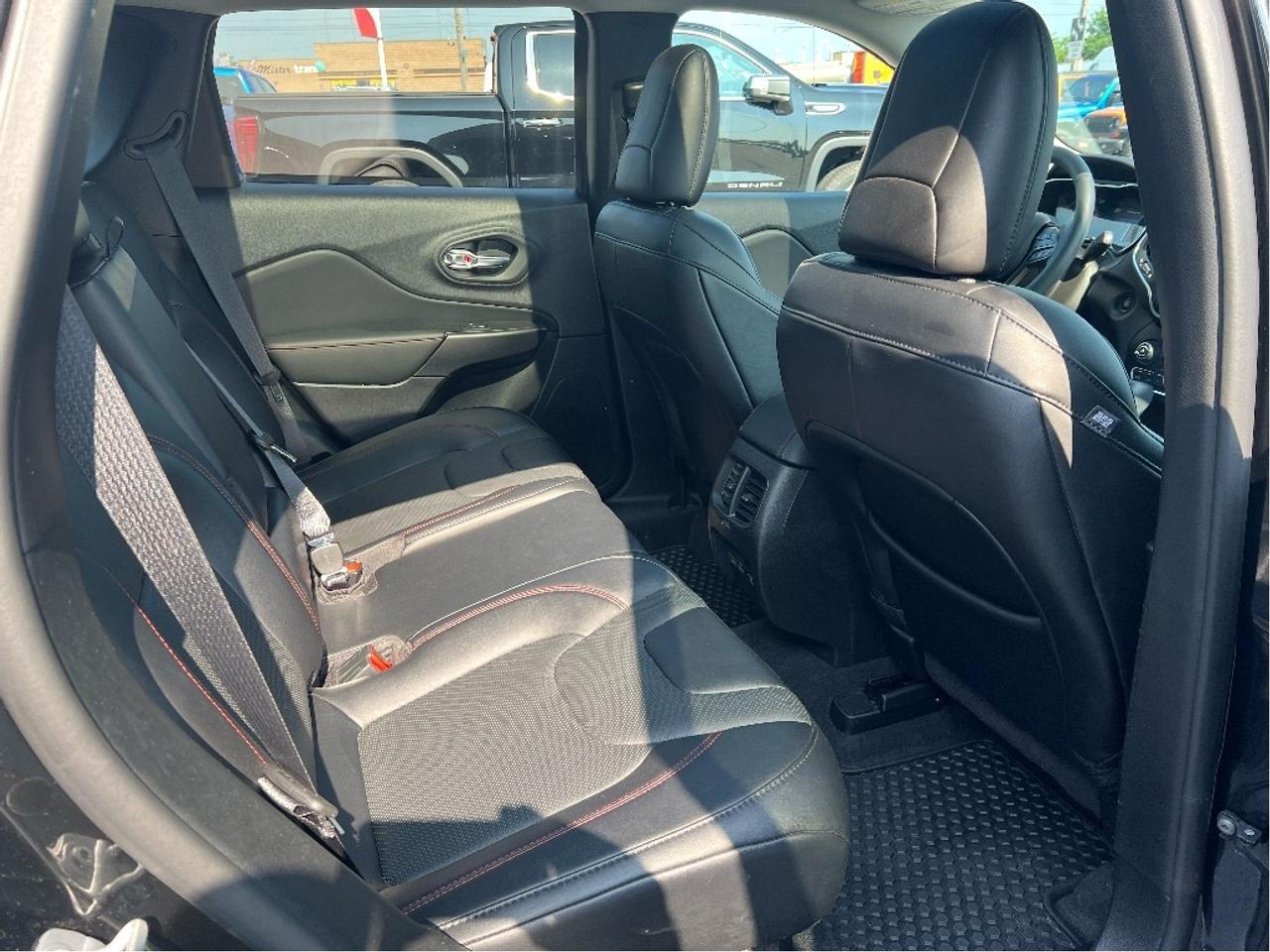 2023 Jeep Cherokee Trailhawk 4x4 *NAVI *SUNROOF *CLEAN CARFAX Photo