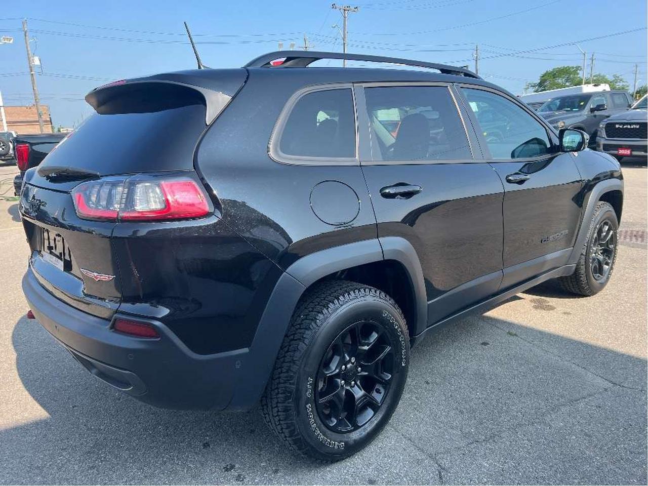 2023 Jeep Cherokee Trailhawk Elite 4x4 *NAVI *SUNROOF *LTHR *SAFETY Photo