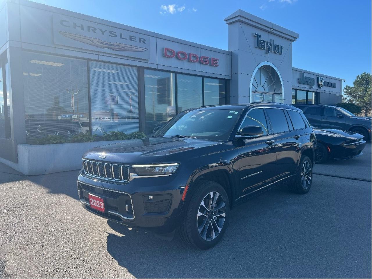 2023 Jeep Grand Cherokee L Overland 4x4 V6 *1 OWNER *CLEAN CARFAX *LOADED Photo