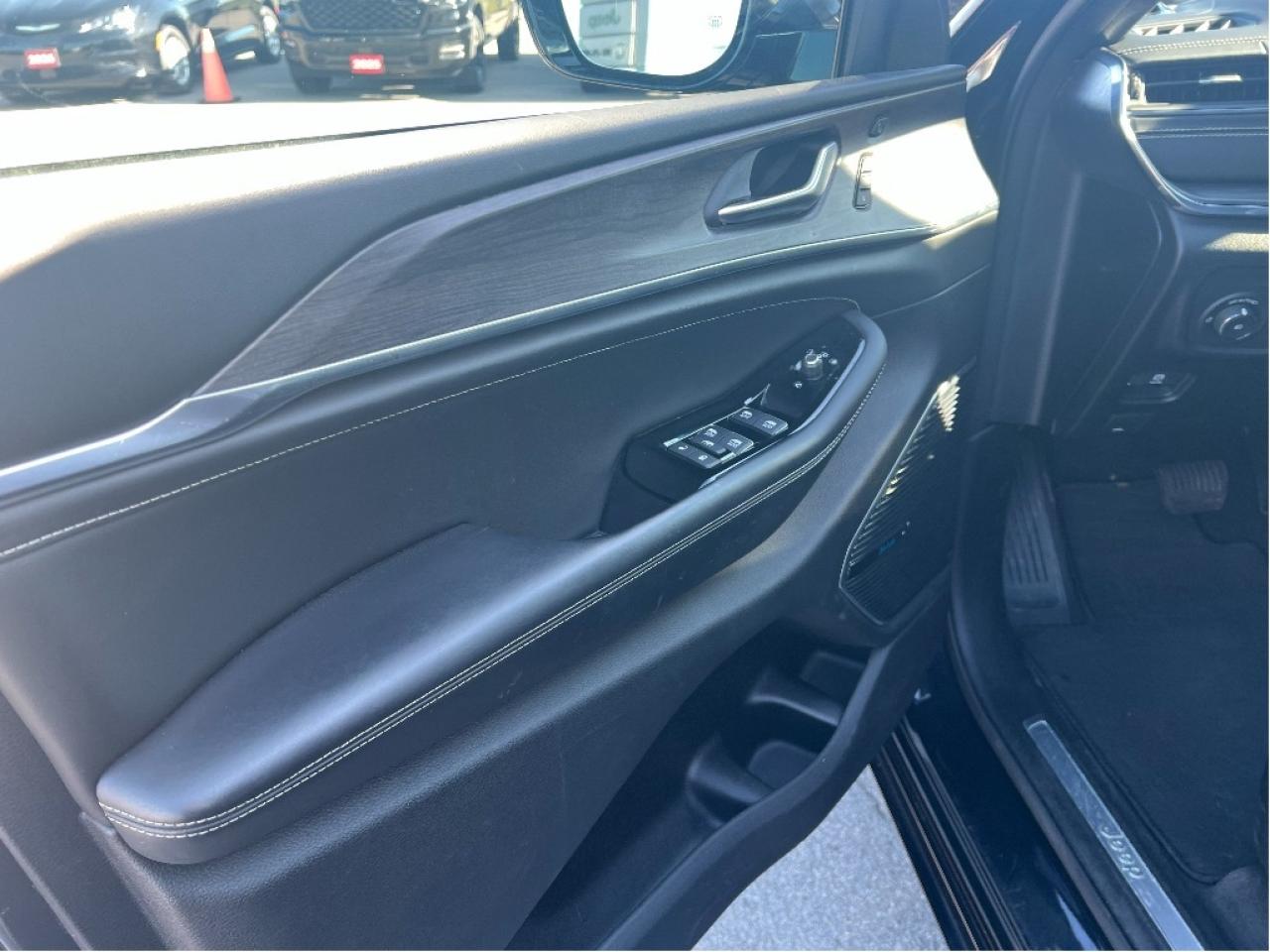 2023 Jeep Grand Cherokee L Overland 4x4 V6 *1 OWNER *CLEAN CARFAX *LOADED Photo